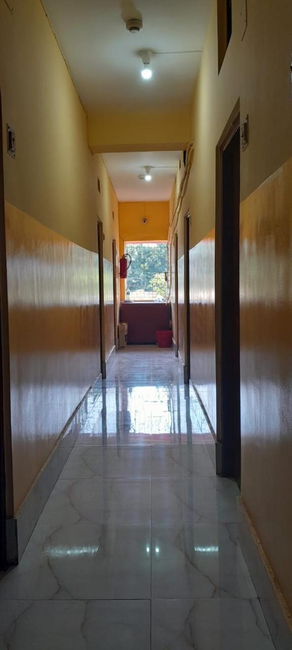 Narendra Niketan Hotel Колката Екстериор снимка